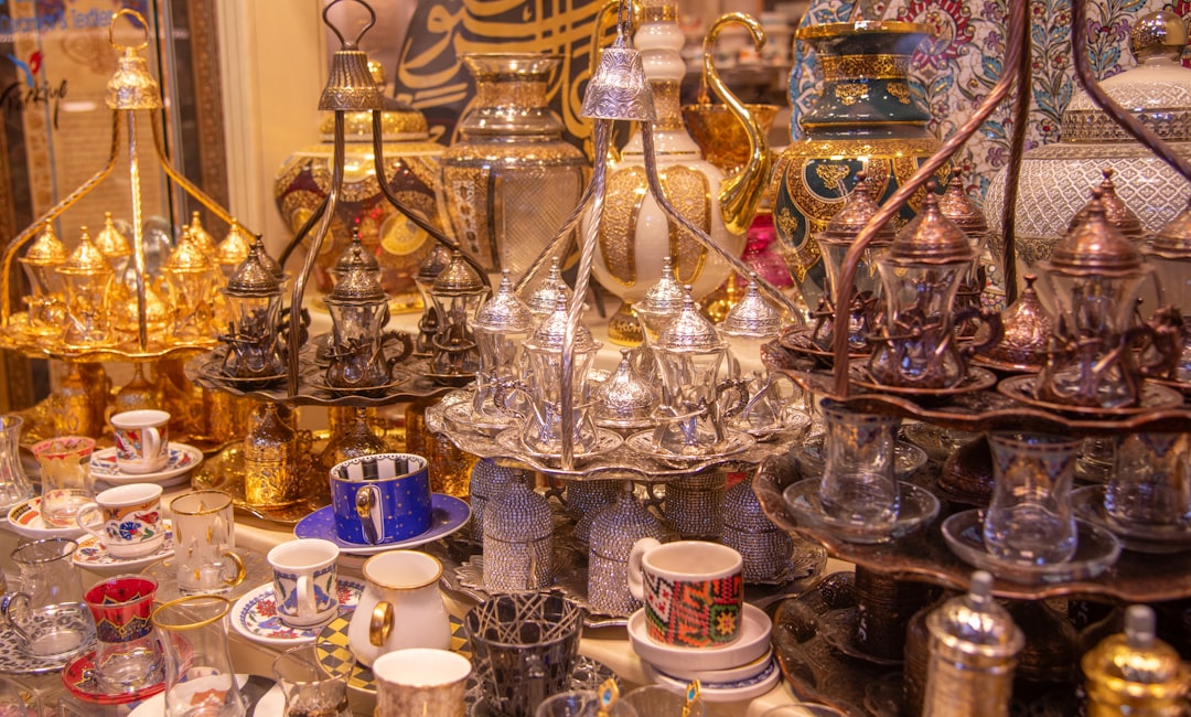 Dubai Antiques Vintage Shopping – Experience Guide