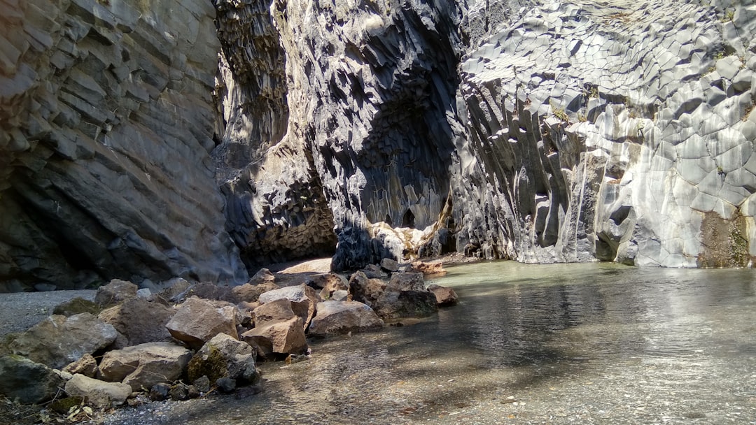 Hatta Rock Pools Hiking – Experience Guide