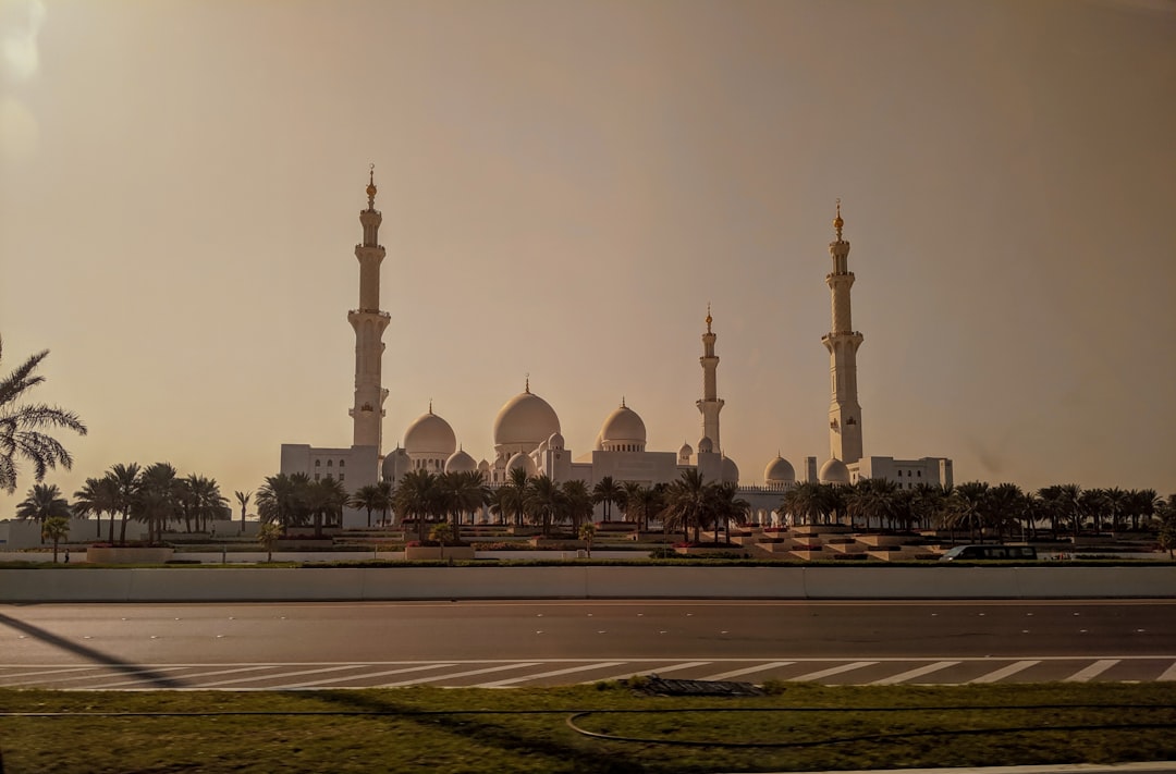 Abu Dhabi Grand Mosque Dress – Experience Guide
