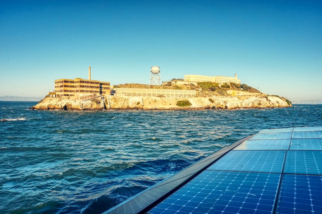 Sustainable Solar Yacht Charter – Experience Guide